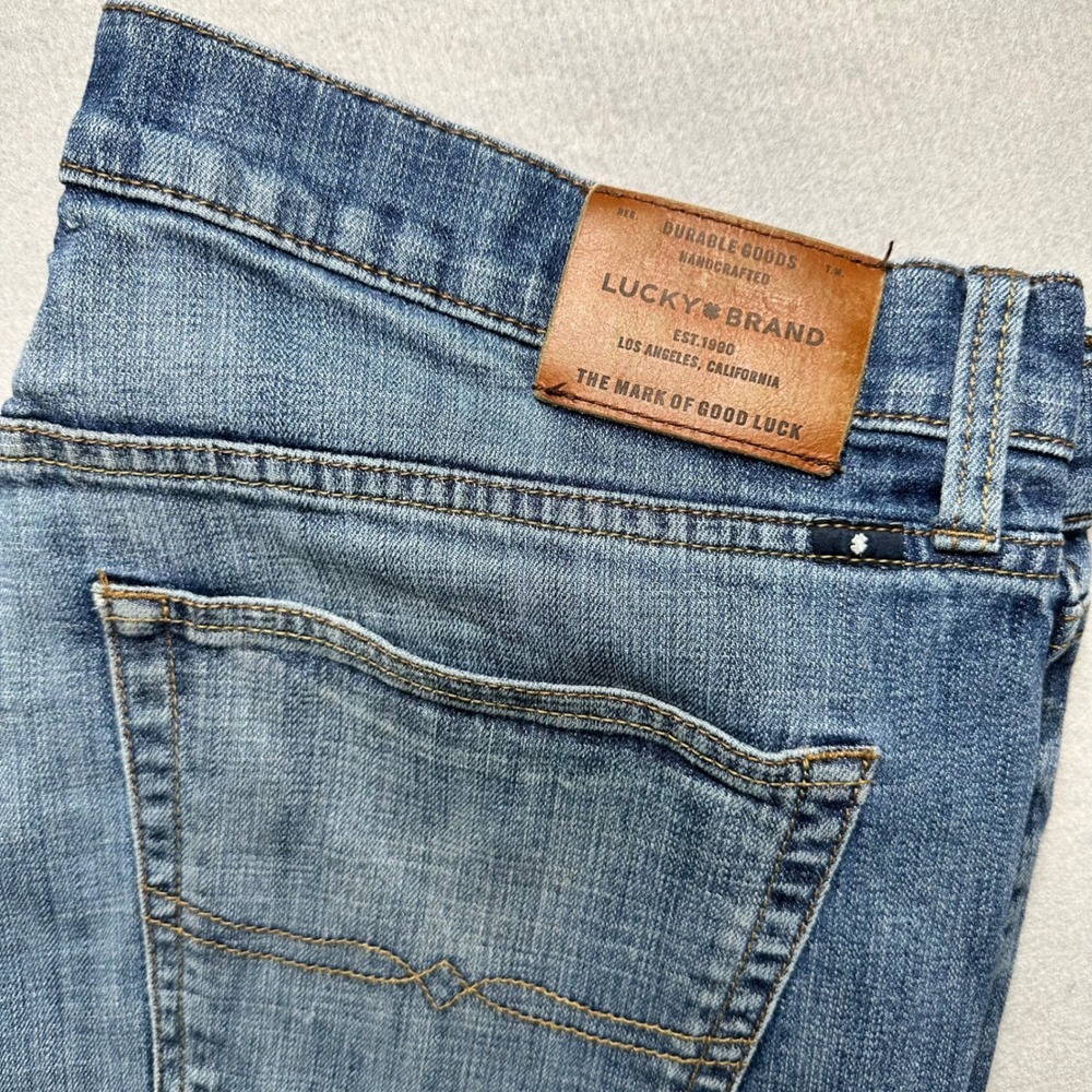 Lucky Brand 221 Straight Jeans Mens 38x32 Blue Medium Wash Denim Classic Fit - Picture 1 of 14